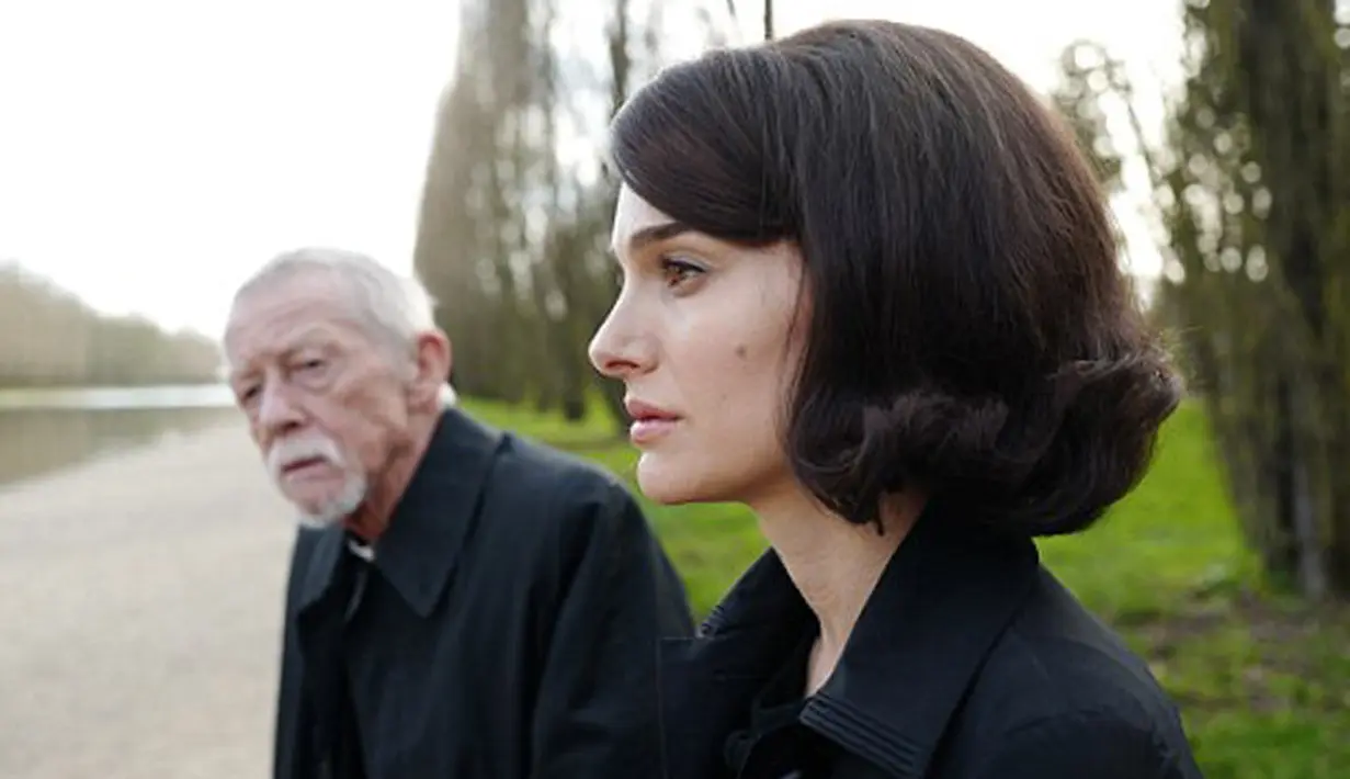 Kesedihan atas kepergian John Hurt untuk selamanya juga dirasakan oleh salah satu lawan mainnya, Natalie Portman. Ia menyampaikan rasa sedihnya, namun ia merasa beruntung lantaran pernah bekerja sama dengannya.  (doc.dailymail.com)