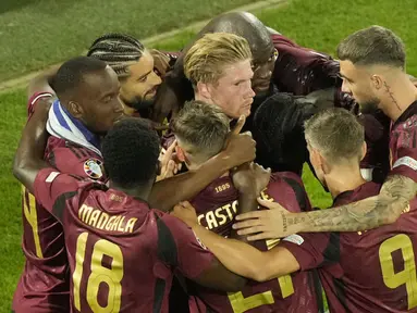 Kemenangan penting Belgia atas Rumania tak lepas dari pengaruh Kevin de Bruyne. Bintang Manchester City itu menjadi motor permainan De Rode Duivels saat menang dua gol tanpa balas atas Rumania. (AP Photo/Frank Augstein)