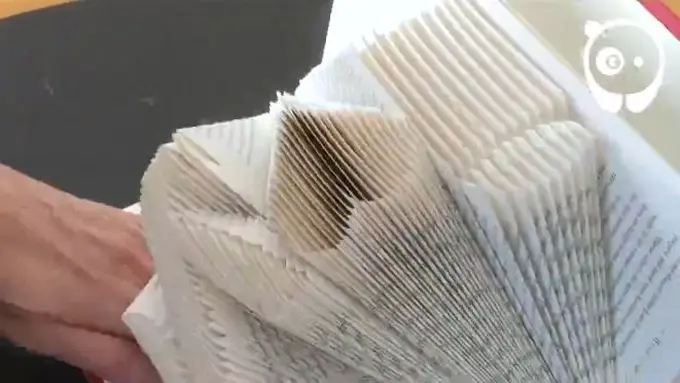 [Bintang] Dengan Melipat Buku, Kamu Bisa Bikin Patung! Nih, Buktinya!