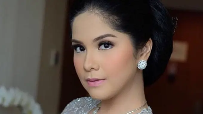 Riasan cantik Anisha Pohan/copyright Instagram.com/@annisayudhoyono