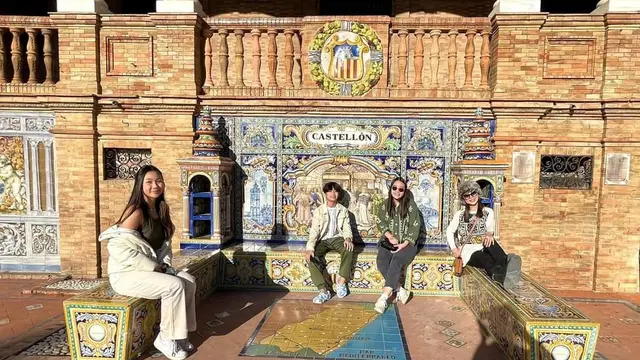 Imelda Budiman bersama suami dan ketiga anaknya berlibur ke Lisbon, Portugal, dan Spanyol. (IST)