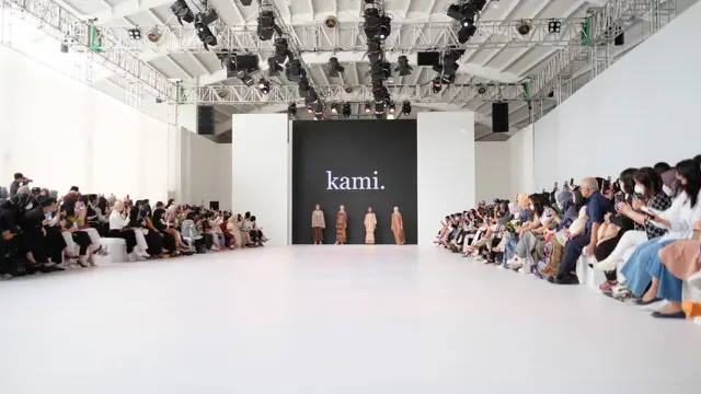 Desainer Nadya Karina yang dinaungi lini busana Kami. berkolaborasi dengan Pinterest “The Nexus of Modest Wear” di ajang Jakarta Fashion Week 2023. (Foto: Dok. Kami. Indonesia)