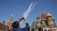 Suasana kota di Moscow, Rusia, Kamis (5/4/2018). Kota ini akan menjadi salah satu penyelenggara Piala Dunia 2018. (AFP/Maxim Zmeyev)