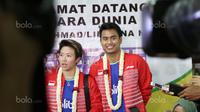 Juara Dunia Bulutangkis Ganda campuran Indonesia, Tontowi Ahmad dan Liliyana Natsir melayani wawancara saat tiba di Bandara Soekarno-Hatta, Cengkareng (29/8/2017).  (Bola.com/Nicklas Hanoatubun)