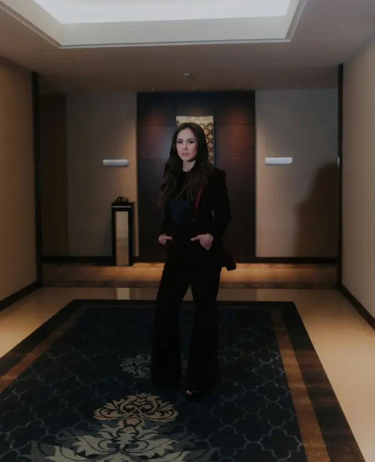 Wulan Guritno Tampil Formal Rasa ABG, Ini 5 OOTD-nya yang Bikin Pangling