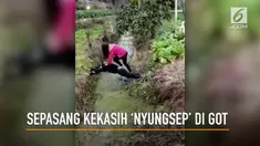 Kocak, seorang pria rela ‘diinjak-injak’ sang kekasih agar tidak tercebur got.