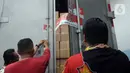 KPU Jakarta Timur telah menerima sebanyak 2.436.059 surat suara Pemilihan Presiden dan Wakil Presiden 2024 yang kemudian disimpan di Gudang Logistik KPU setempat. (merdeka.com/Imam Buhori)