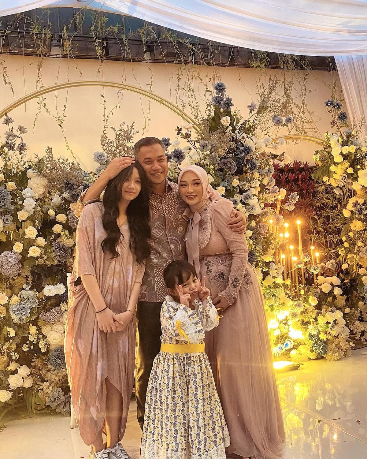 Potret Cantik Zaskia Gotik di Acara Tasyakuran 7 Bulanan Kehamilannya