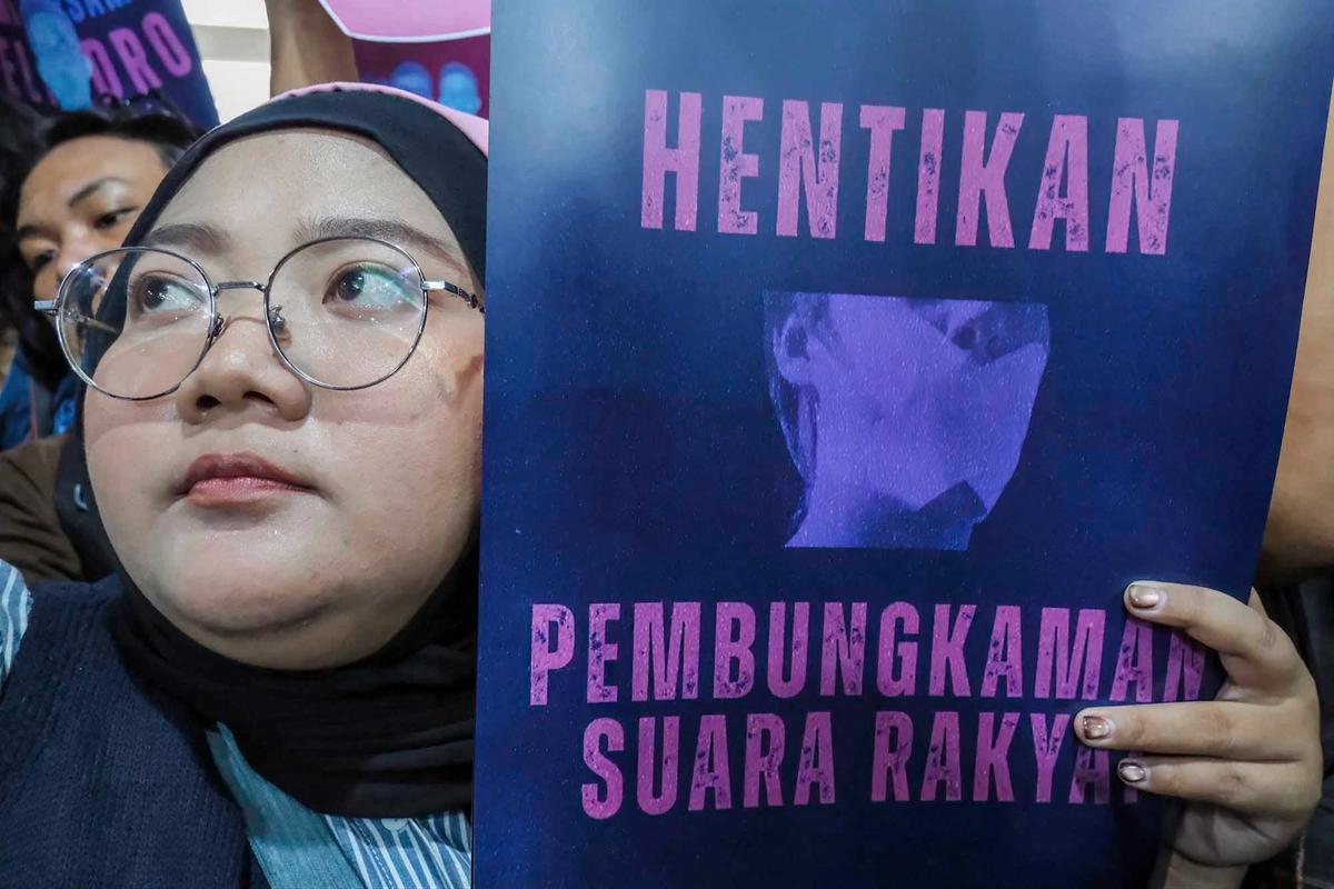 FOTO: Delpedro CS Divonis Bebas dalam Kasus Dugaan Penghasutan Demonstrasi Agustus 2025
