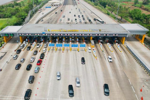 Arus Lalu Lintas Tol Menuju Jakarta Meningkat Jelang Tahun Baru 2025