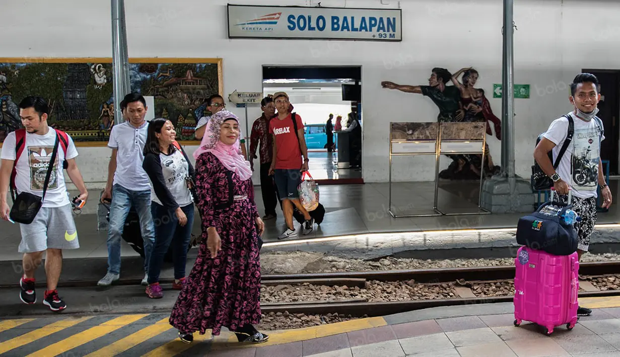 Andik Vermansah mengajak keluarganya jalan-jalan ke Yogyakarta usai membela Indonesia pada laga ujicoba melawan Malaysia. (Bola.com/Vitalis Yogi Trisna)