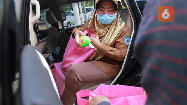 Neni Moerniaeni Bagi Boneka