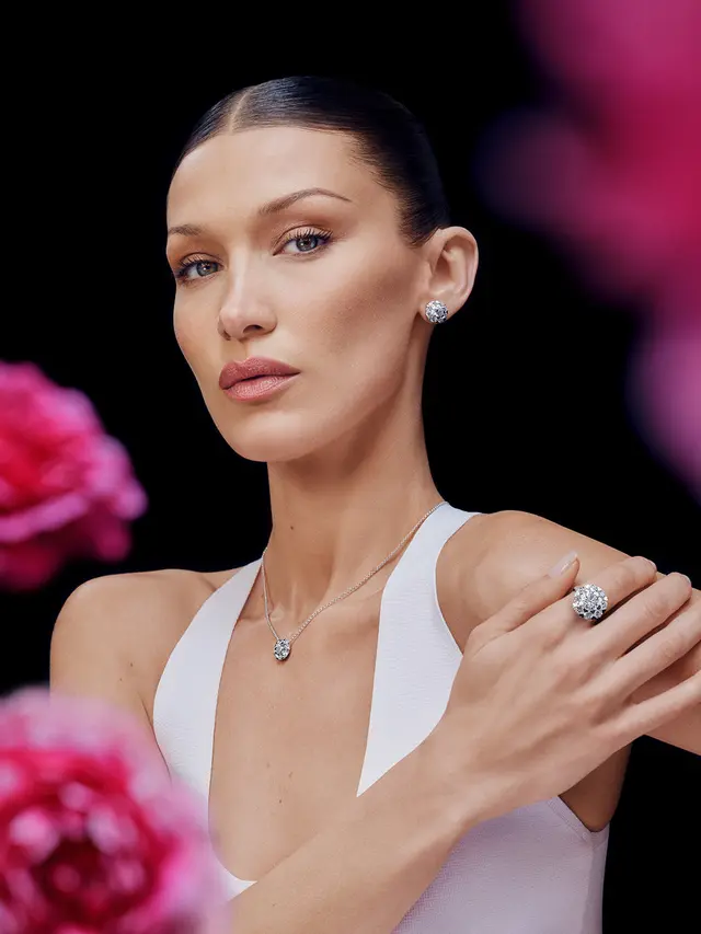 Lebih dari Perhiasan, Chopard Ice Cube yang Terinspirasi dari Bentuk Es Batu Jadi Manifesto Gaya dan Empowerment