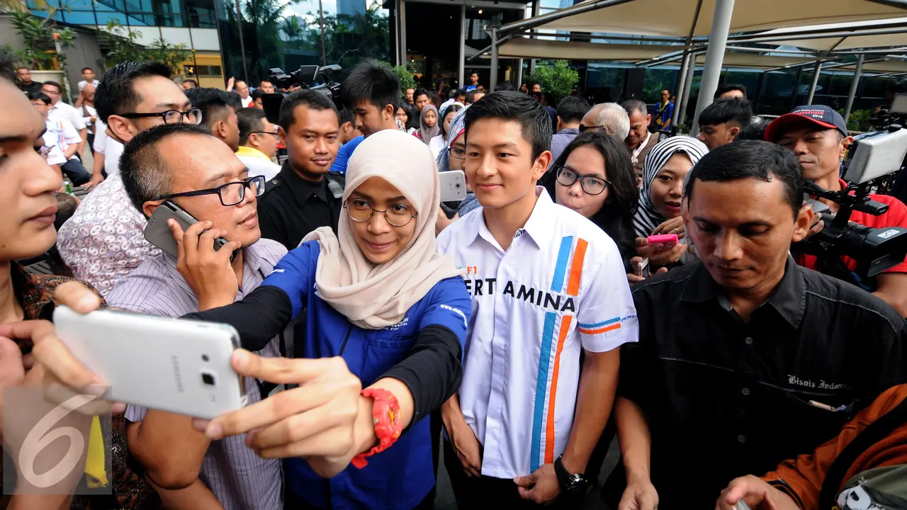 20160407- Rio Haryanto Bikin Heboh Kota Kasablanka-Jakarta- Helmi Fithriansyah