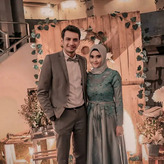 Berperan Jadi Suami Antagonis, Ini 6 Potret Teuku Mirza dan Sang Istri