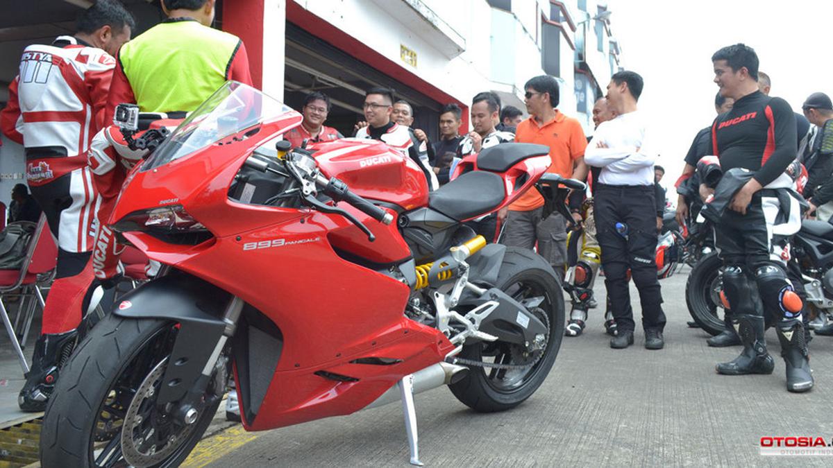 Tinggi jok deals ducati panigale 1199