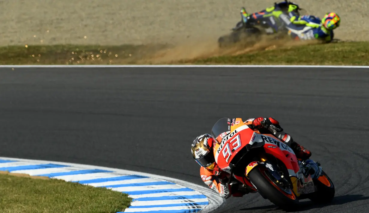 Marc Marquez adalah pebalap termuda yang memenangi 3 gelar juara dunia di kelas utama pada usia 23 tahun 242 hari mematahkan rekor Mike Hailwood yang berusia 24 tahun 108 hari saat memenangi titel juara dunia 500cc. (AFP/Toshifumi Kitamura)