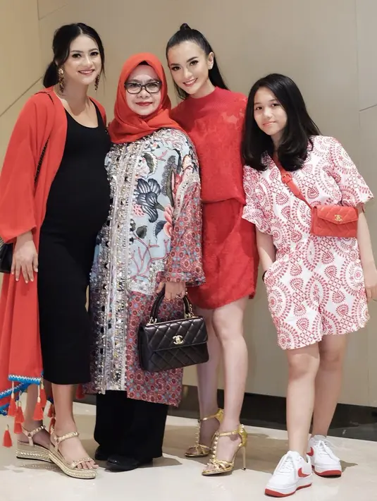 Ririn Ekawati dan Rini Yulianti