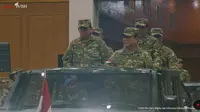 Momen Prabowo-Jokowi-SBY Naik Mobil Maung Saat Upacara Parade Senja di Akmil