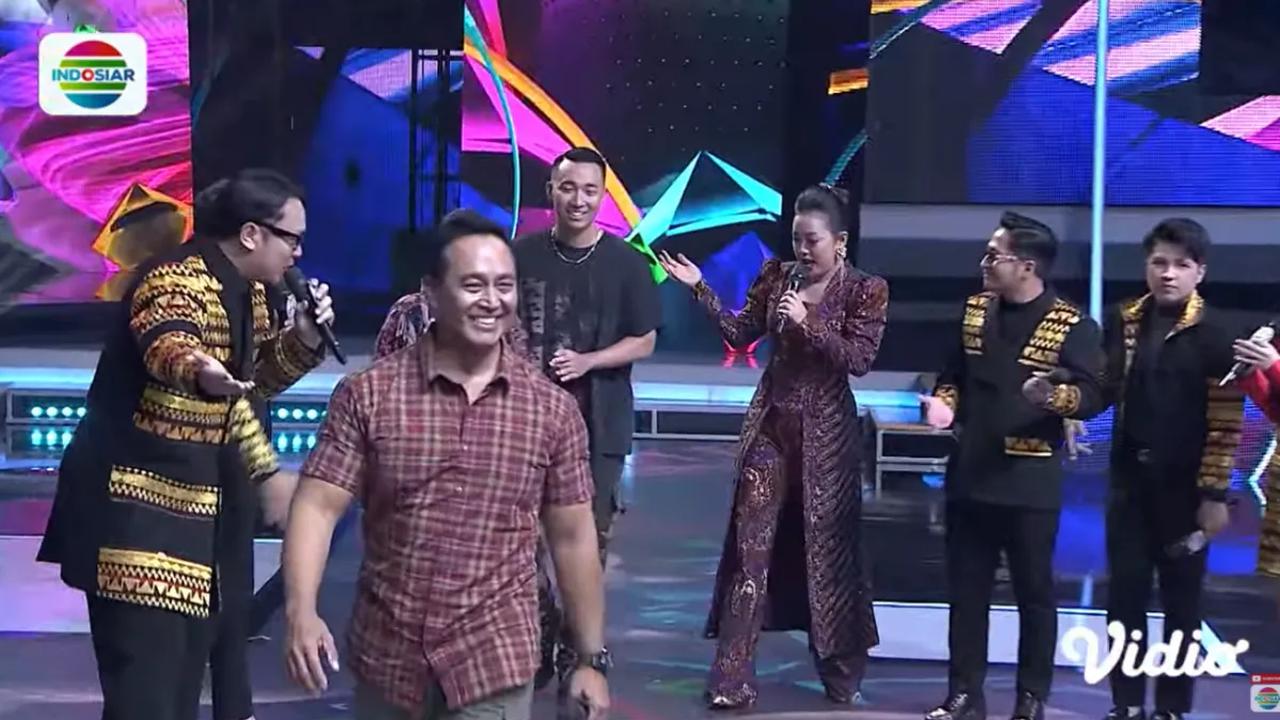 Dalam acara D'Academy Asia 6 kali ini terasa istimewa. Andika Perkasa didaulat menjadi salah satu juri bersama Soimah. Kehadiran Andika Perkasa pun mendapat sambutan hangat dari para penonton di studio.