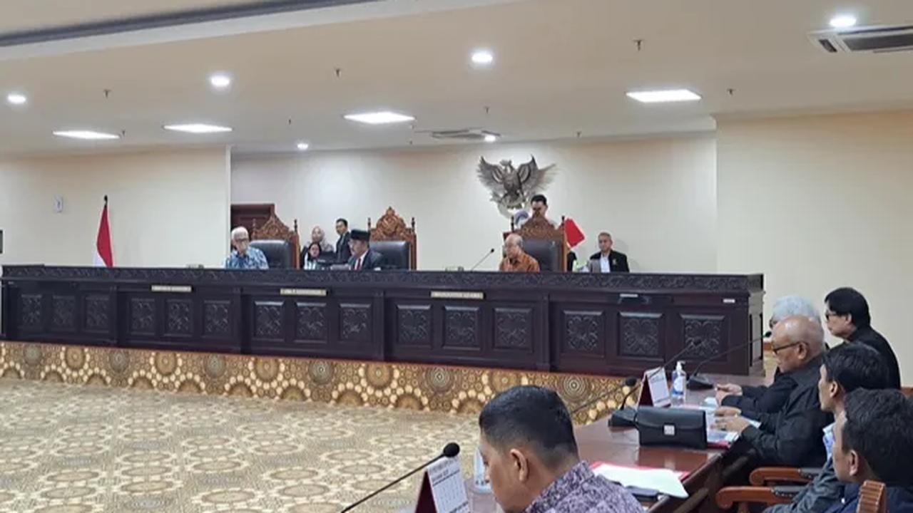 MKMK bakal memulai persidangan pada Selasa (31/10), Dia meminta para pelapor membawa saksi ahli hingga bukti-bukti yang diperlukan.<br>