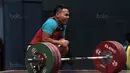 Senyum Lifter Indonesia, Eko Yuli Irawan usai mengangkat beban 135 kg snacth saat turun pada kelas 62 kg di Hall A Arena PRJ, Jakarta, Rabu (11/2/2018). Eko berhasil menyabet medali emas. (Bola.com/Nicklas Hanoatubun)