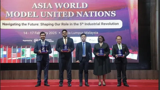 Membentuk Masa Depan Dunia Lewat AWMUN X di Malaysia yang Hadirkan 258 Delegasi dari 27 Negara.  foto: AWMUN