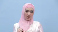 "Alhamdulillah semua sudah selesai. Nggak perlu saling menyakiti lagi. Sekarang beliau (Lucky Hakim) sudah jadi duda dan saya jadi janda baru," kata Tiara Dewi ditemui di kawasan Tendean, Jakarta Selatan, Rabu (6/9/2017). (Nurwahyunan/Bintang.com)