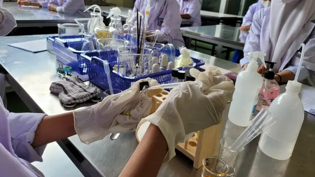 YPA-MDR Beri Bantuan Pendidikan Khusus untuk SMK 1 Leuwiliang, Bogor