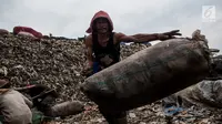 Sejumlah pemulung saat memungut sampah di TPA Bantar Gebang, Kota Bekasi, Jawa Barat.  (Liputan6.com/Yoppy Renato)