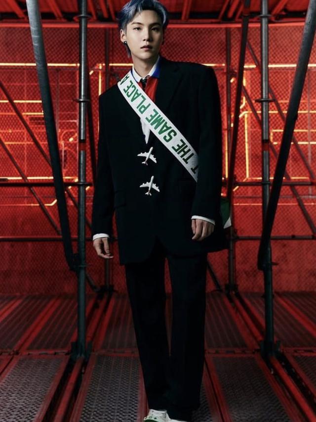 BTS Tampil Menjadi Model Pakaian Pria Louis Vuitton Fall/Winter 2021