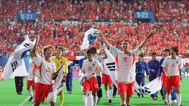 Foto: Momen Kontroversial Wasit Byron Moreno di Piala Dunia 2002, Rugikan Italia namun Jadi Pembuka Jalan Korea Selatan Cetak Sejarah
