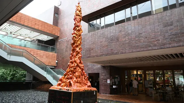 Patung 'Pillar of Shame'