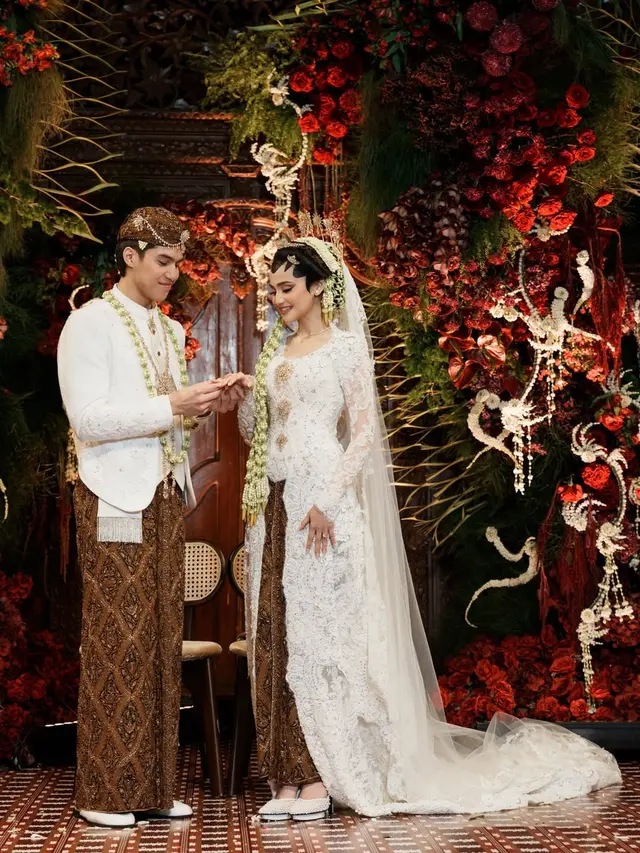 Resmi Jadi Suami Istri, Gaya Akad Nikah El Rumi dan Syifa Hadju Dibalut Busana Pengantin Adat Jawa yang Penuh Makna