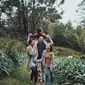 Para pemain film Keluarga Cemara (dok. Instagram @ringgoagus/https://www.instagram.com/p/BsHqCDPnBft/Putu Elmira)