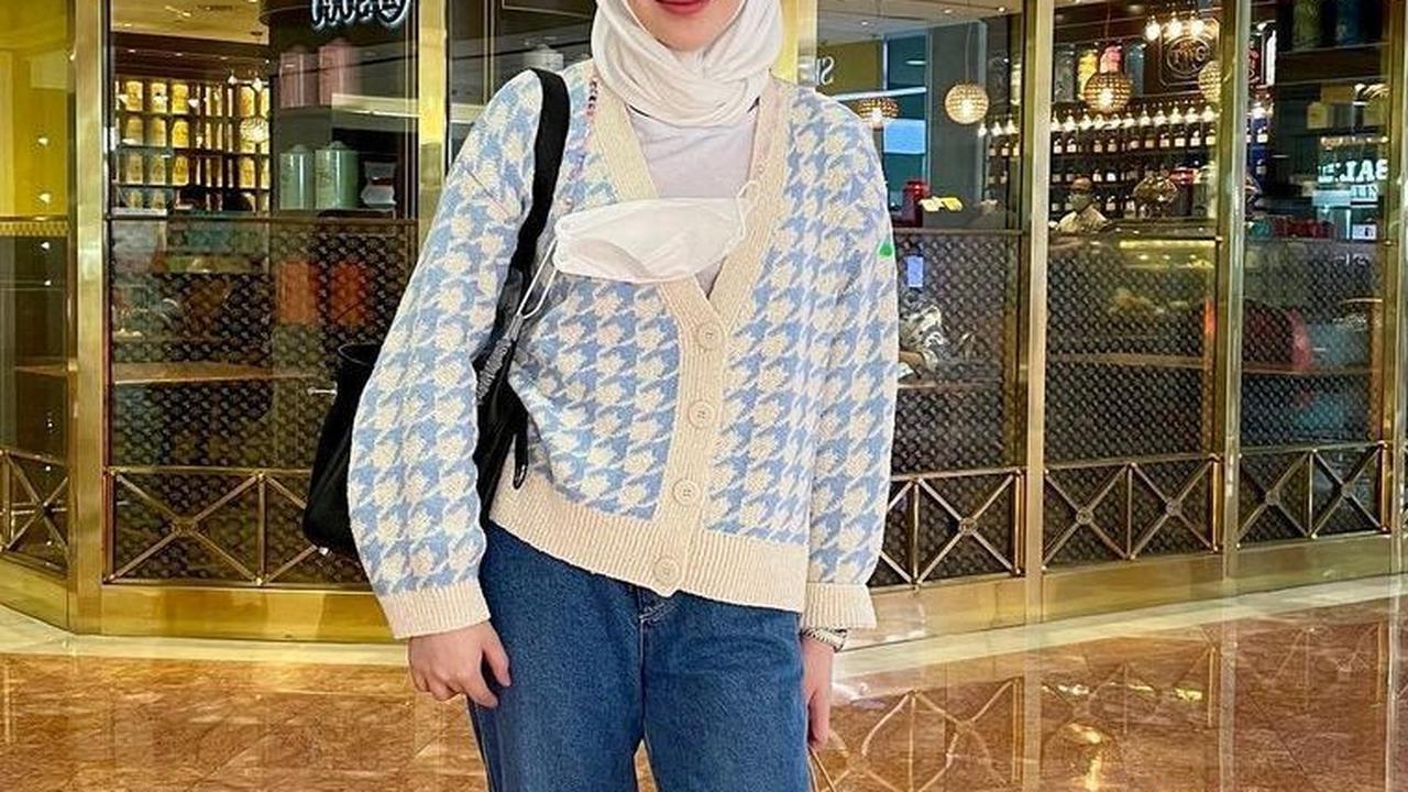 Sebagaimana yang dikatakan oleh Ayana Moon sendiri, "Fashion is about dressing according to what’s fashionable. Style is more about being yourself."