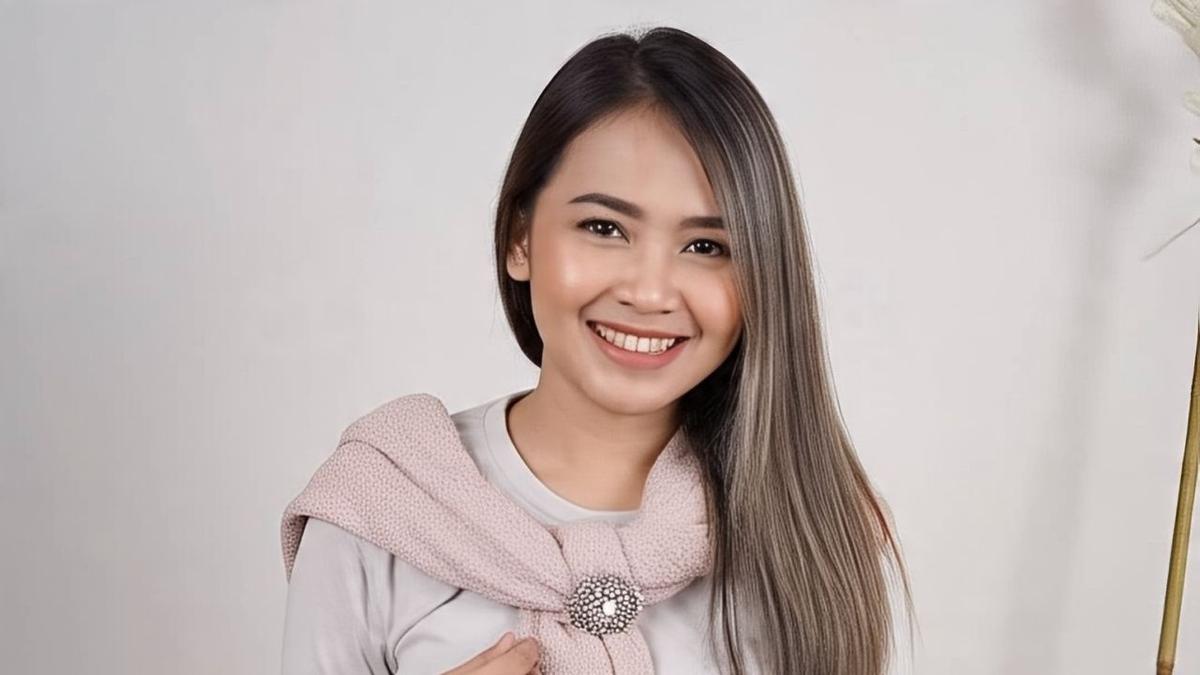 8 Model Rambut Wanita Panjang Lurus Poni Samping yang Elegan, Favorit Wanita Modern 2025