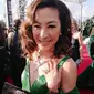 Michelle Yeoh pemeran Eleanor Young mengenakan cincin zamrud di film Crazy Rich Asians pada Golden Globes 2019. Sumber foto: Akun instagram @michelleyeoh_fan_page.