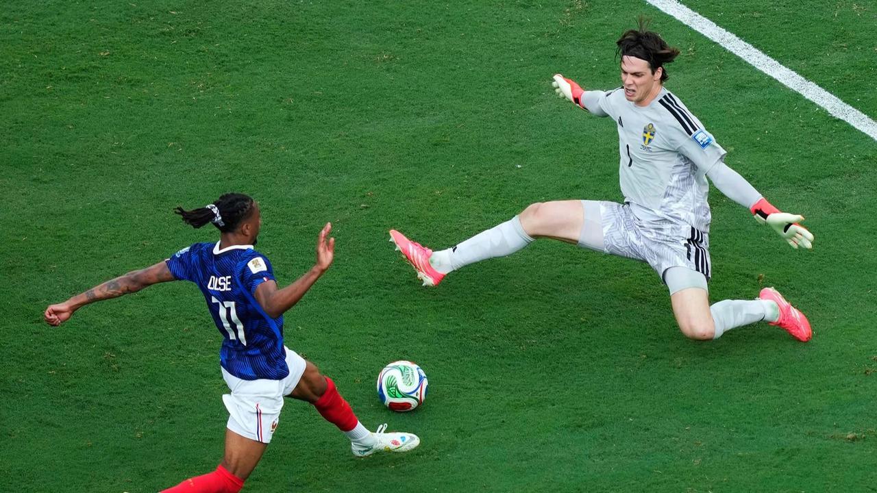 FOTO: Mbappe Bersinar Saat Prancis Libas Swedia