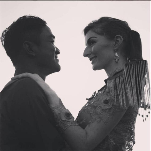 Tak Cuma Dengan Istri Bayu Kumbara Juga Mesra Dengan Mertua Lifestyle Fimela Com