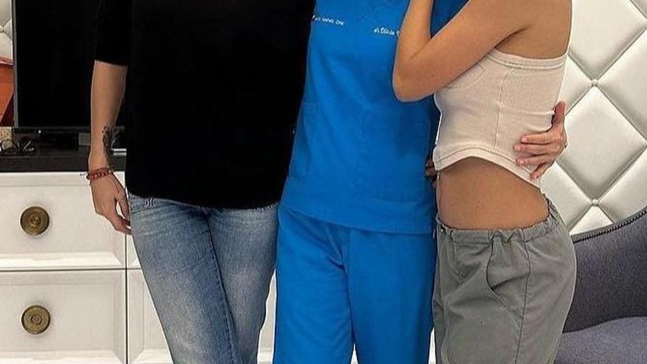 Baru-baru ini, Sophia dan Eva menyempatkan waktu untuk melakukan perawatan wajah bersama lho.