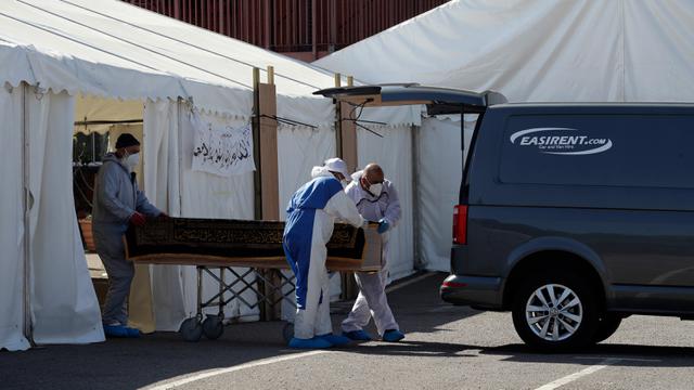 Halaman Masjid Birmingham Diubah Jadi Kamar Jenazah Covid-19
