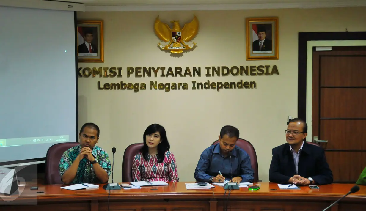 Komisi Penyiaran Indonesia (KPI) saat menerima kunjungan Gerakan Indonesia Beradab (GIB), Jakarta, Selasa (1/3/2016). KPI berterimakasih atas dukungan masyarakat atas kebijakan KPI melarang tayangan berbau LGBT. (Liputan6.com/Faizal R Syam) 