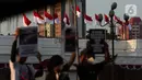 Sebagaimana diketahui, gelombang aksi unjuk rasa terus bergulir sejak 25 Agustus 2025. Massa dan mahasiswa menuntut pembatalan kenaikan tunjangan anggota dewan yang dinilai tak sejalan dengan kondisi masyarakat yang sedang kesulitan ekonomi. (Liputan6.com/Helmi Fithriansyah)