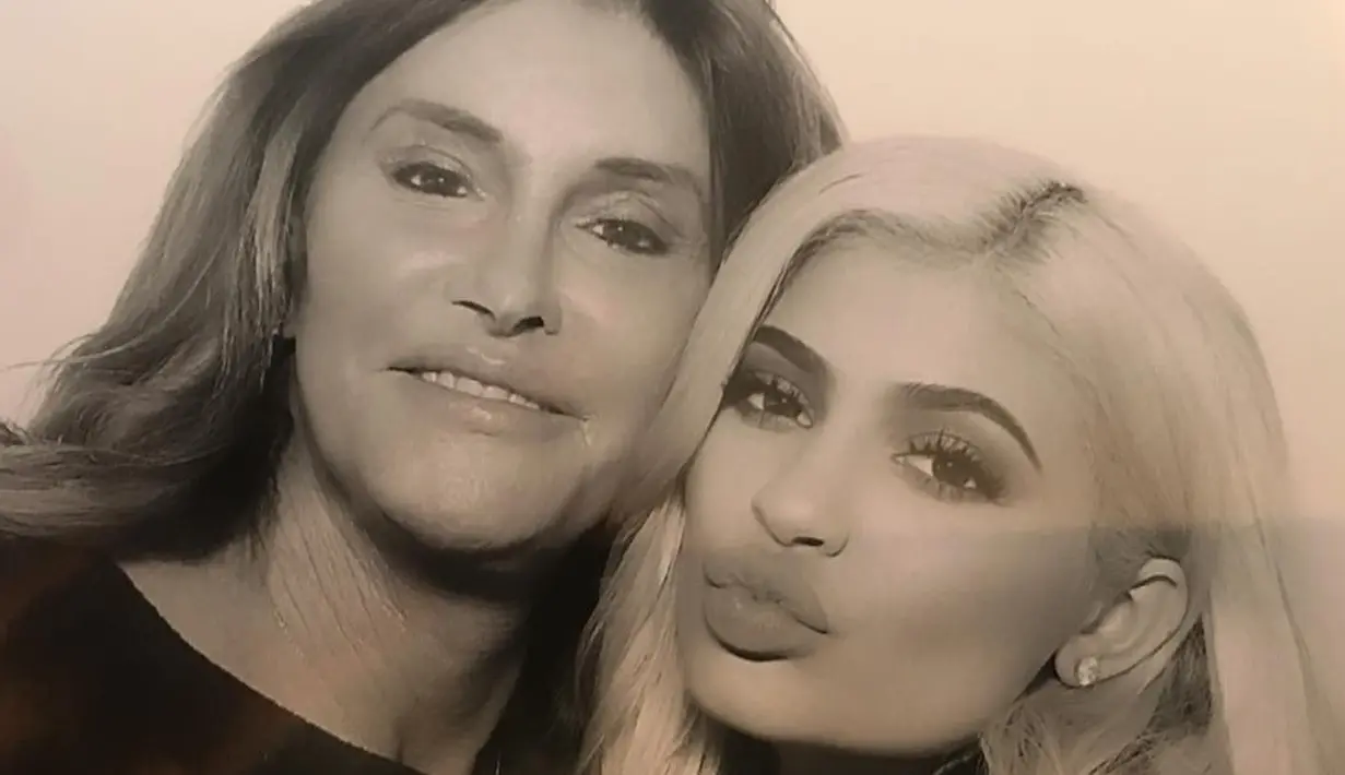 Meski demikian Kylie Jenner berharap kelahiran bayinya bisa mengubah pandangan Caitlyn Jenner. (instagram/caitlynjenner)