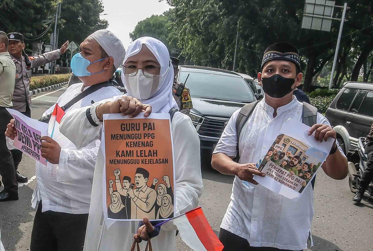 FOTO: Guru Agama Gelar Aksi Damai, Desak Percepatan PPG dan Peralihan ke Kemendikdasmen