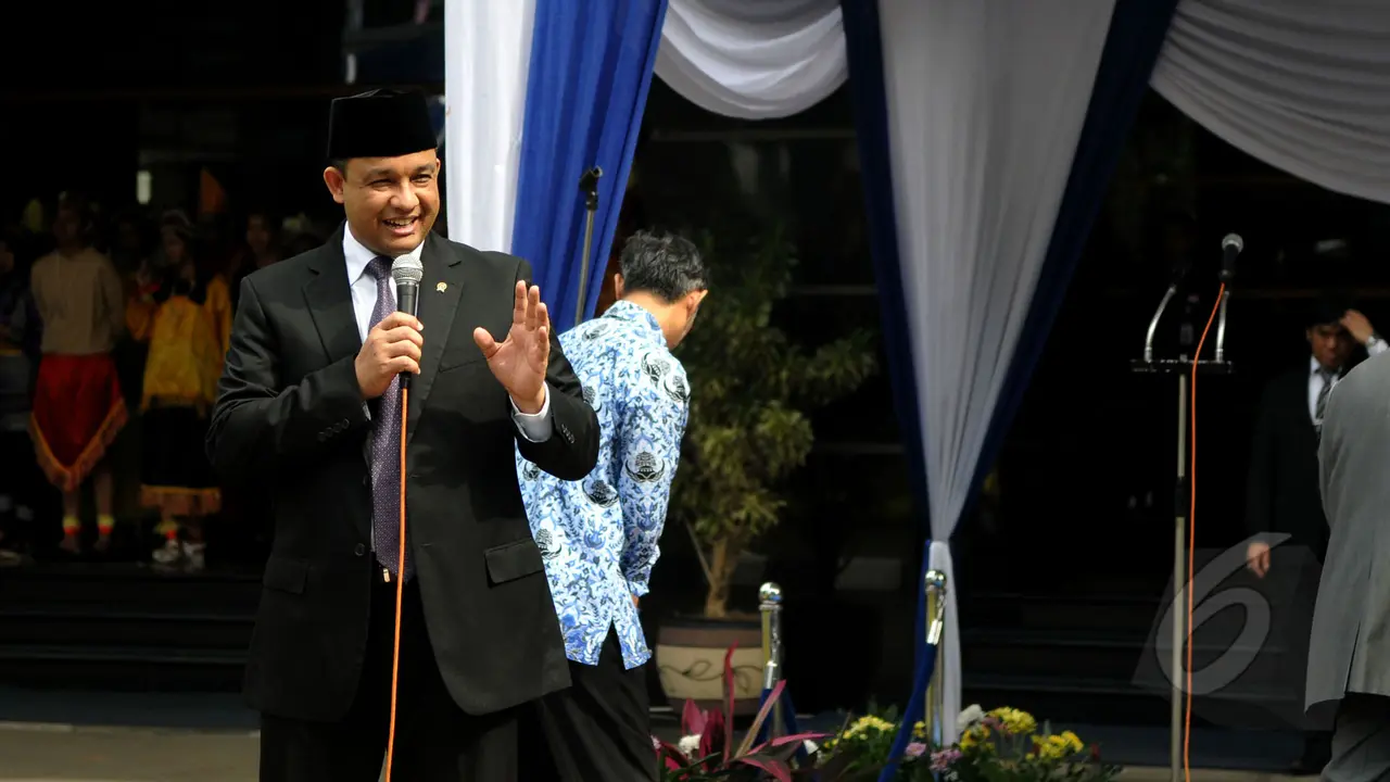 Mendikbud Anies Baswedan Pimpin Upacara Hardiknas