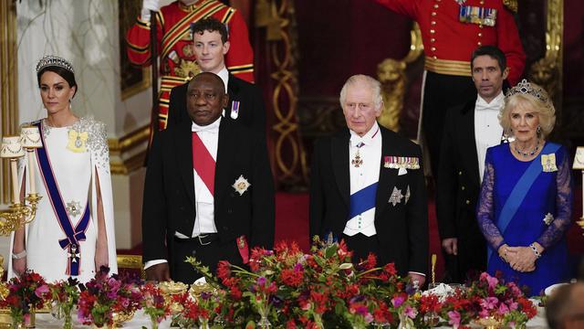 Cantiknya Kate Middleton Pakai Mahkota dan Anting Favorit Putri Diana