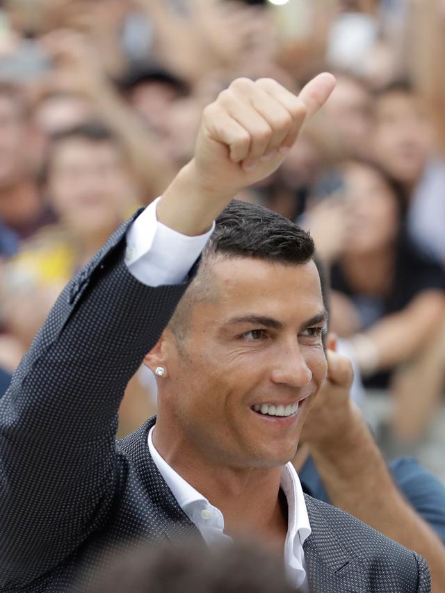 Saat Cristiano Ronaldo Disambut Tifosi Juventus