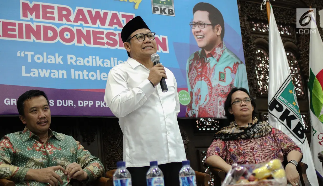 Ketum PKB, Muhaimin Iskandar memberi sambutan saat membuka diskusi di DPP PKB, Jakarta, Minggu (23/7). Diskusi bertemakan "Merawat Keindonesiaan Tolak Radikalisme, Lawan Intoleransi" sekaligus rangkaian Harlah ke-19 PKB. (Liputan6.com/Faizal Fanani)